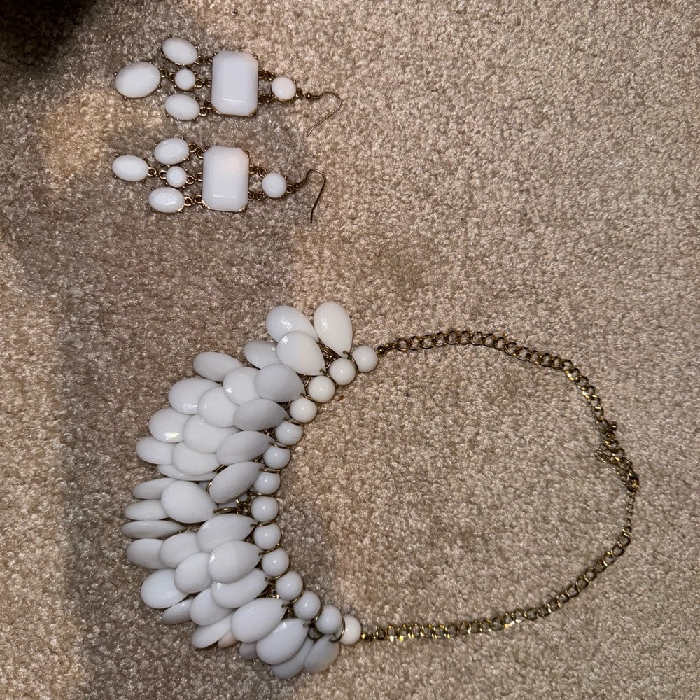 Large Jewelry Set - Picture 5 of 11